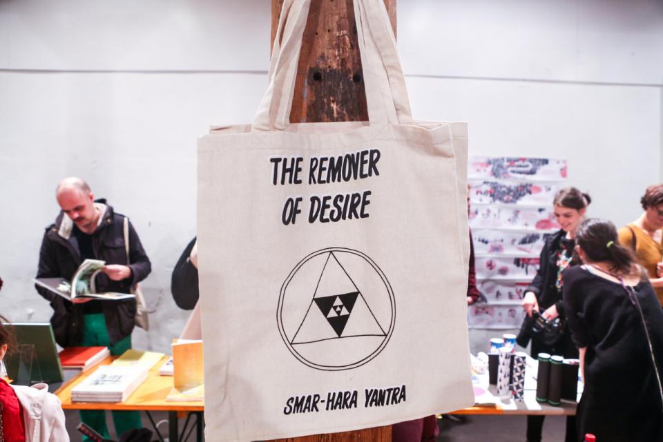 Tote bag at a stand